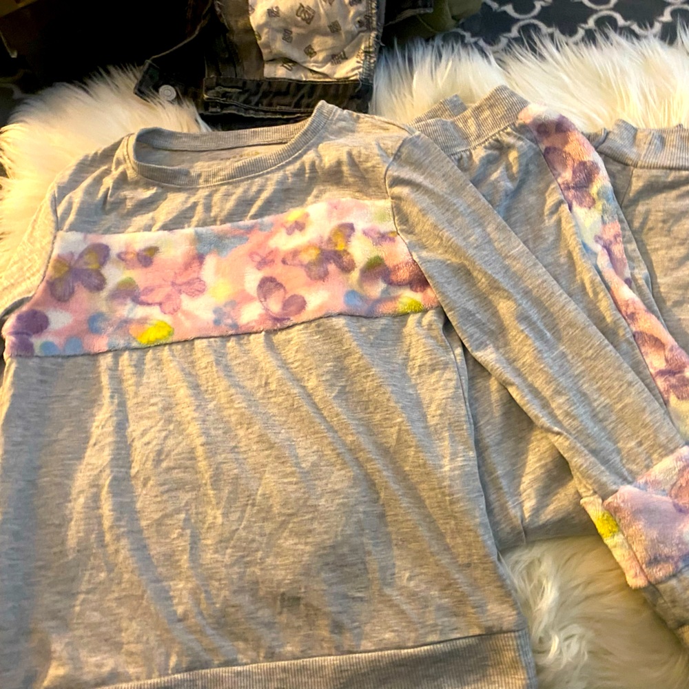 Girls warm comfty sweat suit M